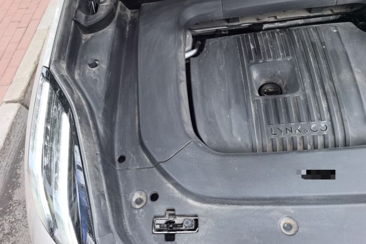 Used Lynk & Co 09 2021 2.0T Halo Seven-Seater Engine Bay Right