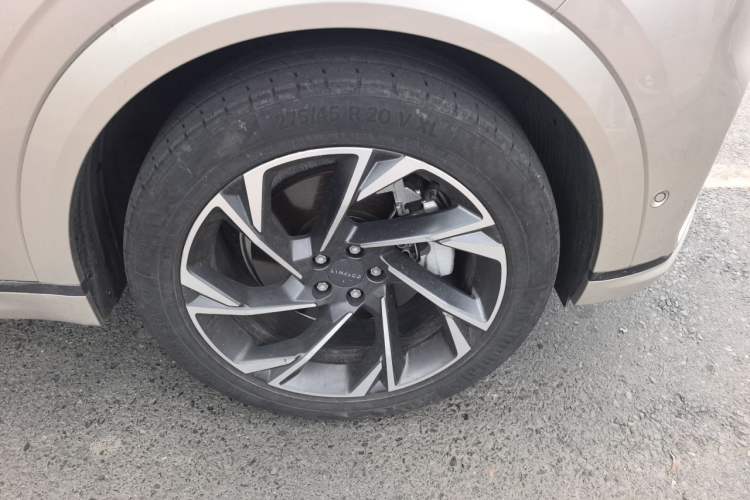 Used Lynk & Co 09 2021 2.0T Halo Seven-Seater Right Front Wheel Hub