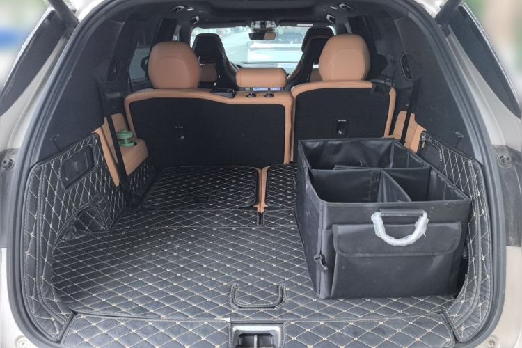 Used Lynk & Co 09 2021 2.0T Halo Seven-Seater Trunk