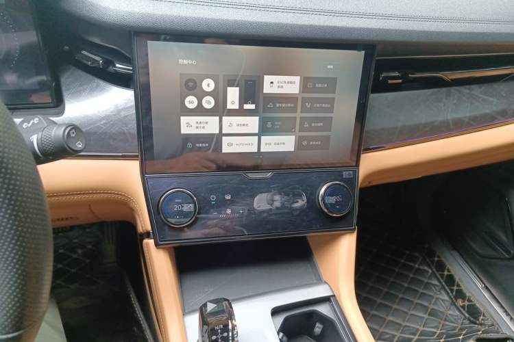 Used Lynk & Co 09 2021 2.0T Halo Six-Seater Audio And AC Panel