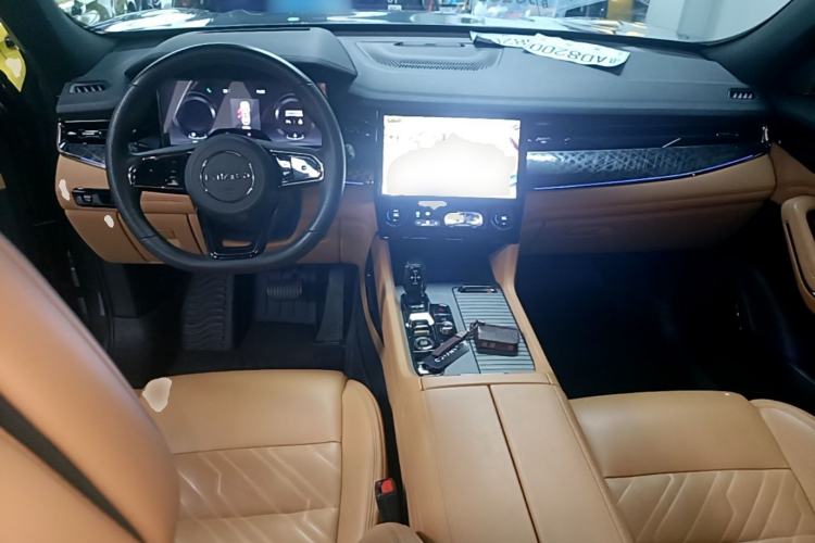 Used Lynk & Co 09 2021 2.0T Halo Seven-Seater Center Console