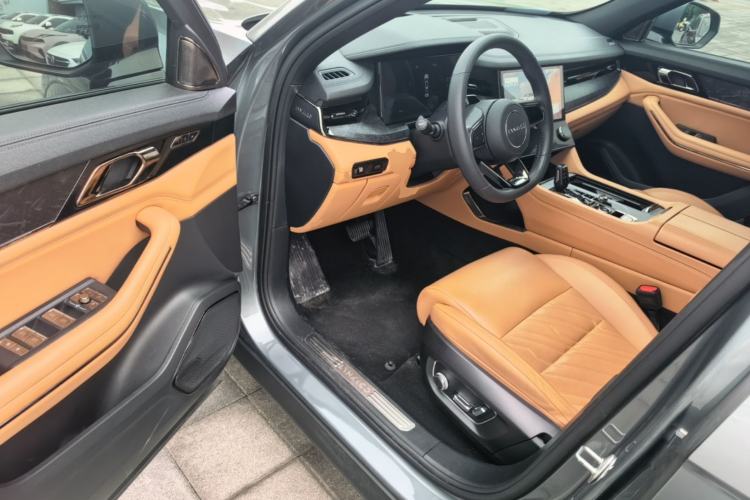 Used Lynk & Co 09 2021 2.0T Halo Six-Seater Driver Seat