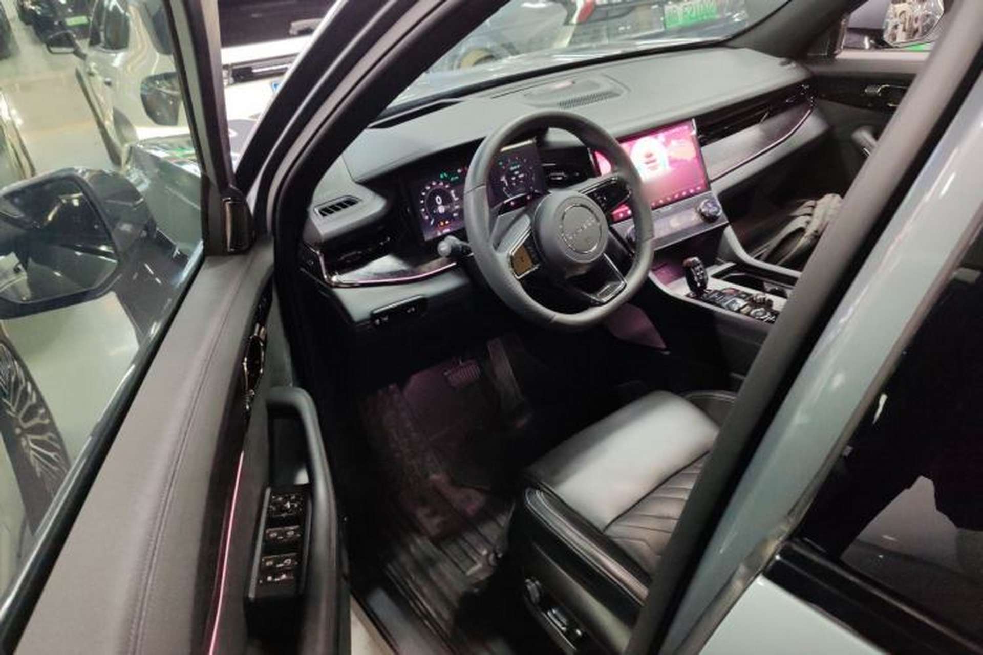 Used Lynk & Co 09 2021 2.0T Halo Six-Seater Driver Seat