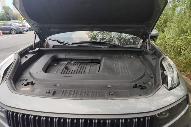 Used Lynk & Co 09 2021 2.0T Halo Six-Seater Engine Bay