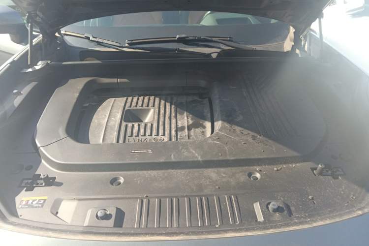 Used Lynk & Co 09 2021 2.0T Halo Six-Seater Engine Bay