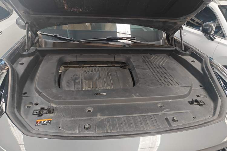 Used Lynk & Co 09 2021 2.0T Ultra Six-Seater Engine Bay