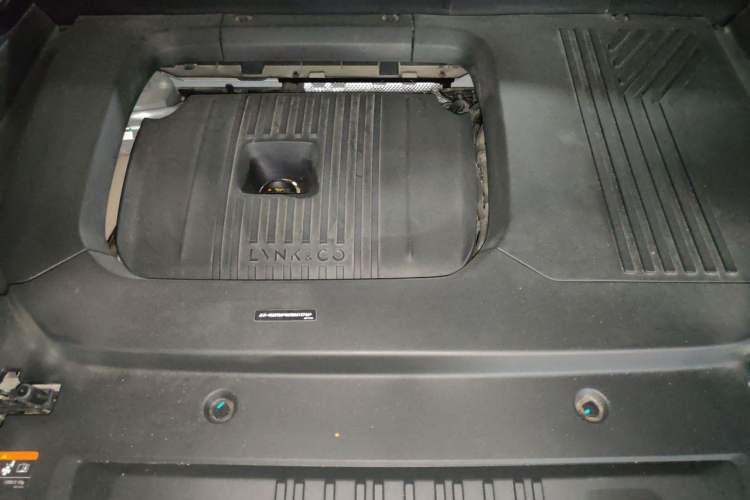 Used Lynk & Co 09 2021 2.0T Halo Seven-Seater Engine Bay