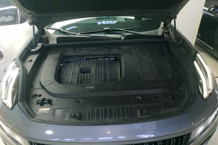 Used Lynk & Co 09 2021 2.0T Halo Six-Seater Engine Bay