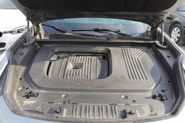 Used Lynk & Co 09 2021 2.0T Halo Six-Seater Engine Bay