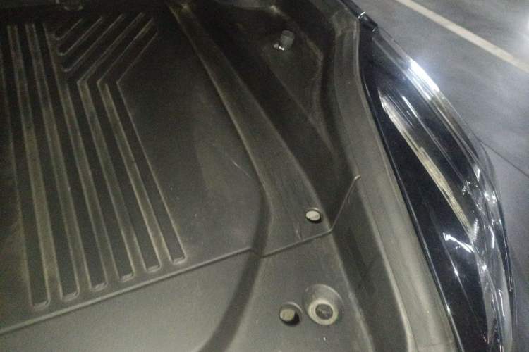 Used Lynk & Co 09 2021 2.0T Ultra Six-Seater Engine Bay Left