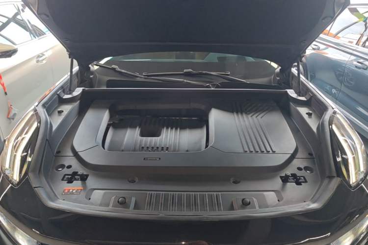 Used Lynk & Co 09 2021 2.0T Halo Six-Seater Engine Bay