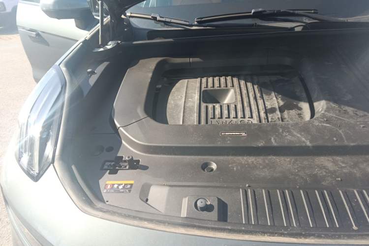 Used Lynk & Co 09 2021 2.0T Halo Six-Seater Engine Bay Right