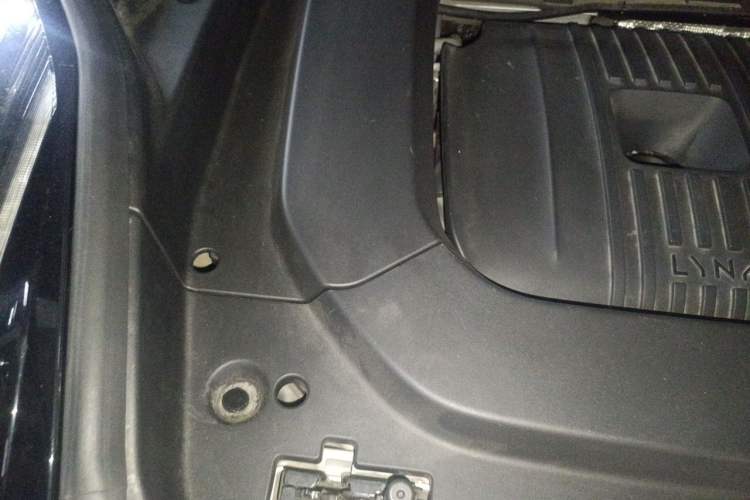 Used Lynk & Co 09 2021 2.0T Ultra Six-Seater Engine Bay Right