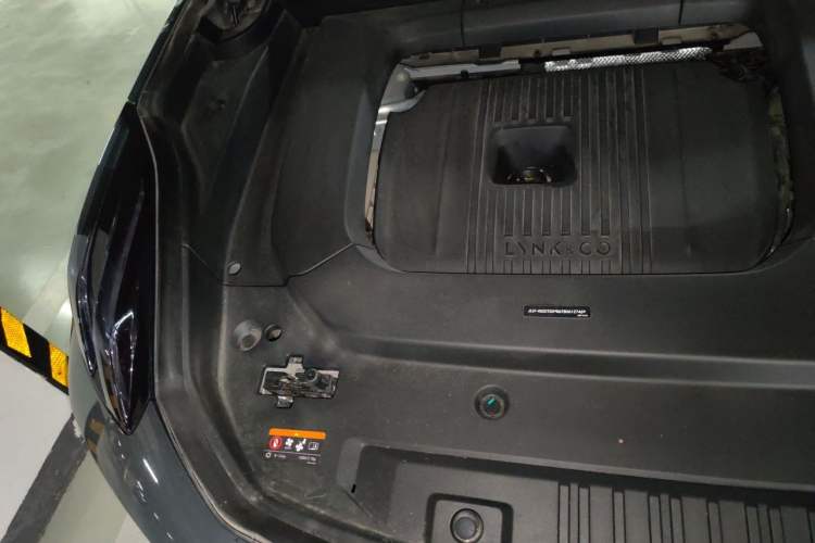 Used Lynk & Co 09 2021 2.0T Halo Seven-Seater Engine Bay Right