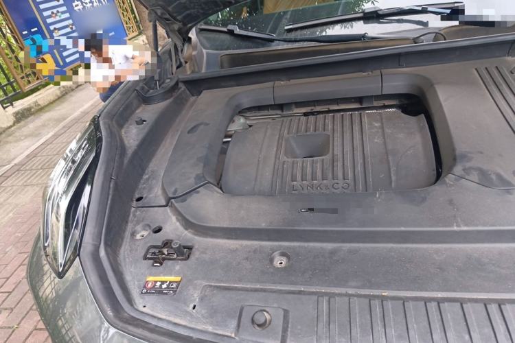 Used Lynk & Co 09 2021 2.0T Halo Six-Seater Engine Bay Right