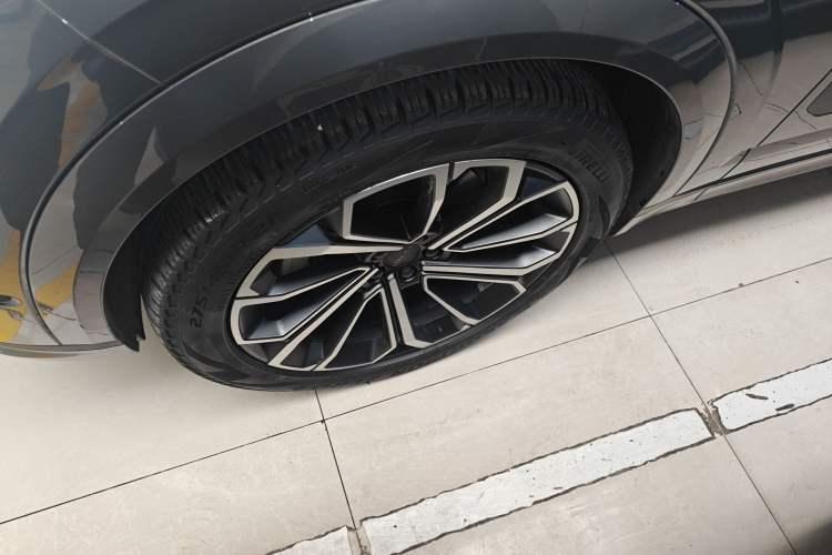 Used Lynk & Co 09 2021 2.0T Ultra Six-Seater Exterior 1