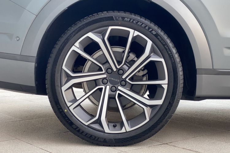 Used Lynk & Co 09 2021 2.0T Halo Six-Seater Exterior 2