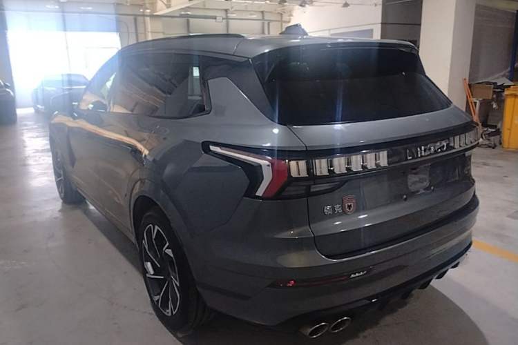 Used Lynk & Co 09 2021 2.0T Halo Six-Seater Exterior 2