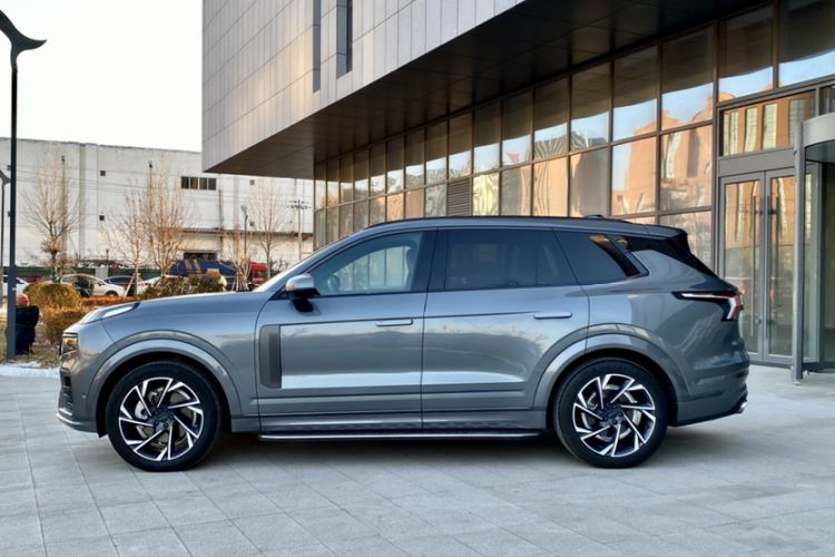 Used Lynk & Co 09 2021 2.0T Halo Six-Seater Exterior 4