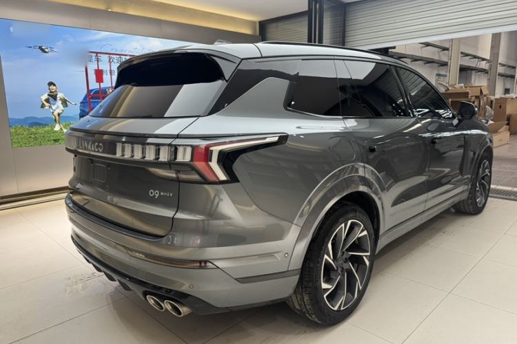 Used Lynk & Co 09 2021 2.0T Halo Six-Seater Exterior 4