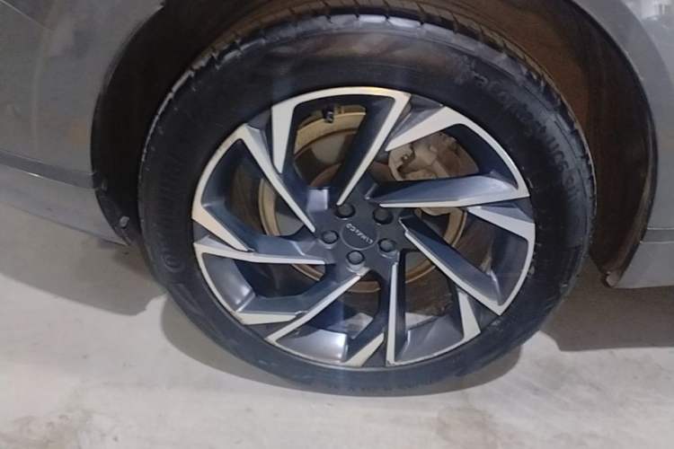 Used Lynk & Co 09 2021 2.0T Halo Six-Seater Exterior 5