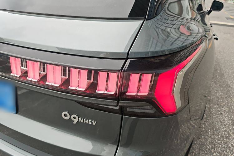 Used Lynk & Co 09 2021 2.0T Halo Six-Seater Exterior 6