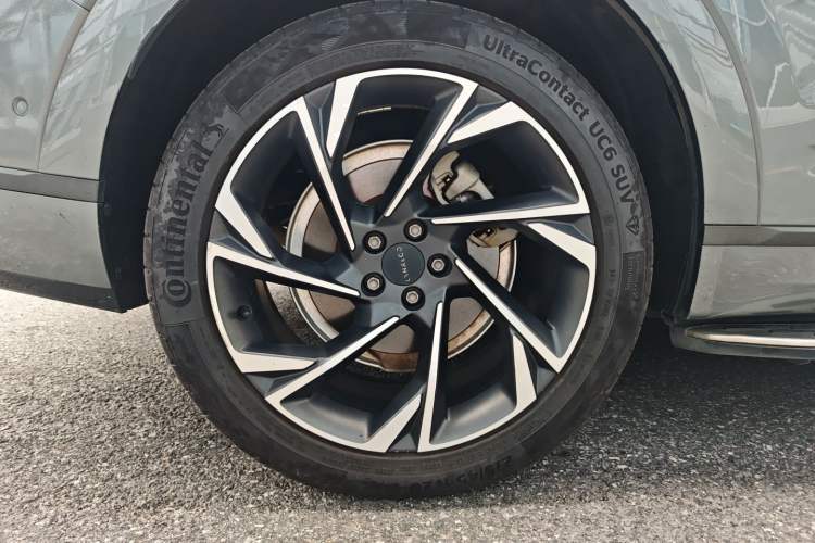 Used Lynk & Co 09 2021 2.0T Halo Six-Seater Exterior 7