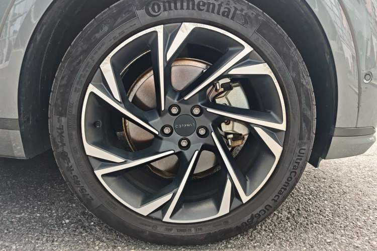 Used Lynk & Co 09 2021 2.0T Halo Six-Seater Exterior 8