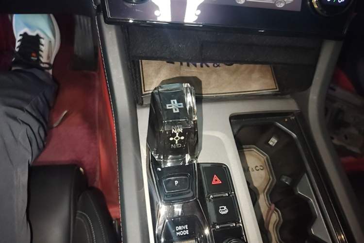 Used Lynk & Co 09 2021 2.0T Halo Six-Seater Gear Lever