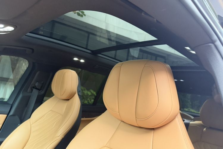Used Lynk & Co 09 2021 2.0T Halo Seven-Seater Headliner