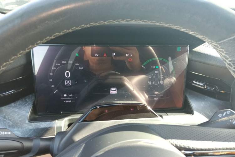 Used Lynk & Co 09 2021 2.0T Halo Six-Seater Instrument Cluster