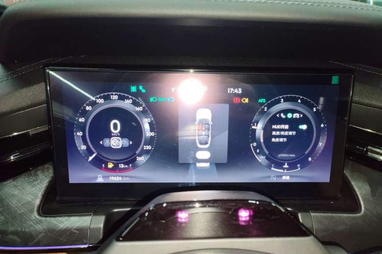 Used Lynk & Co 09 2021 2.0T Halo Six-Seater Instrument Cluster