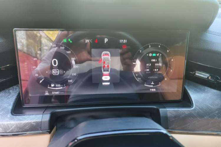 Used Lynk & Co 09 2021 2.0T Halo Six-Seater Instrument Cluster