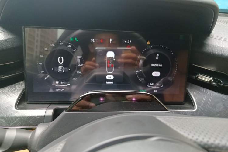 Used Lynk & Co 09 2021 2.0T Halo Six-Seater Instrument Cluster