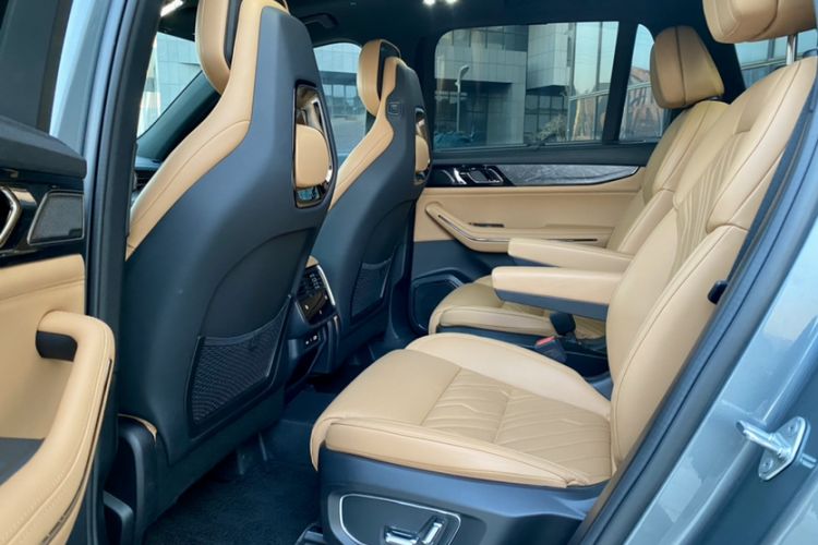 Used Lynk & Co 09 2021 2.0T Halo Six-Seater Interior 1
