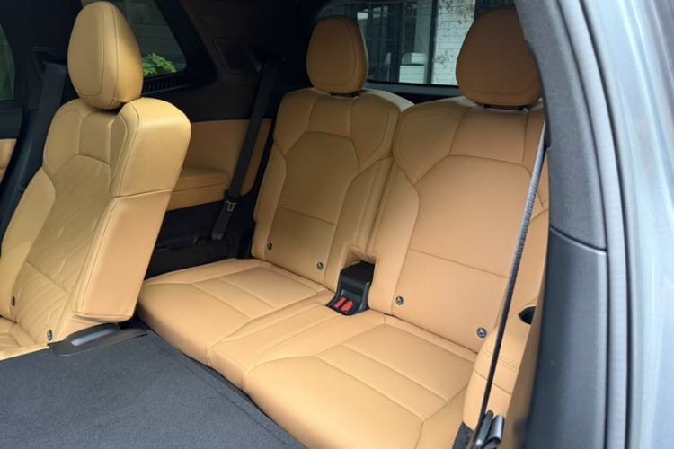 Used Lynk & Co 09 2021 2.0T Halo Seven-Seater Interior 12