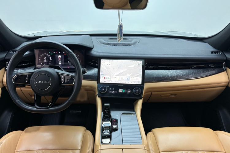 Used Lynk & Co 09 2021 2.0T Halo Six-Seater Interior 2