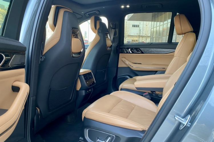 Used Lynk & Co 09 2021 2.0T Halo Six-Seater Interior 2