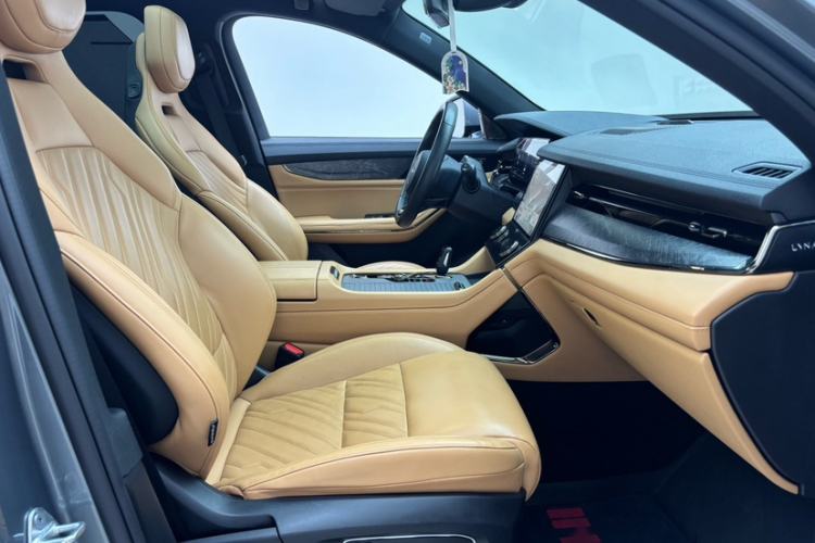 Used Lynk & Co 09 2021 2.0T Halo Six-Seater Interior 4
