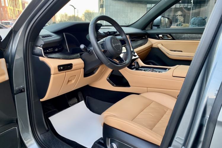 Used Lynk & Co 09 2021 2.0T Halo Six-Seater Interior 4