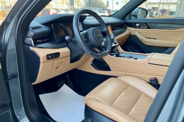 Used Lynk & Co 09 2021 2.0T Halo Six-Seater Interior 4