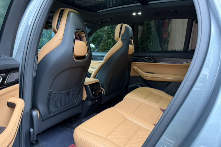 Used Lynk & Co 09 2021 2.0T Halo Seven-Seater Interior 4