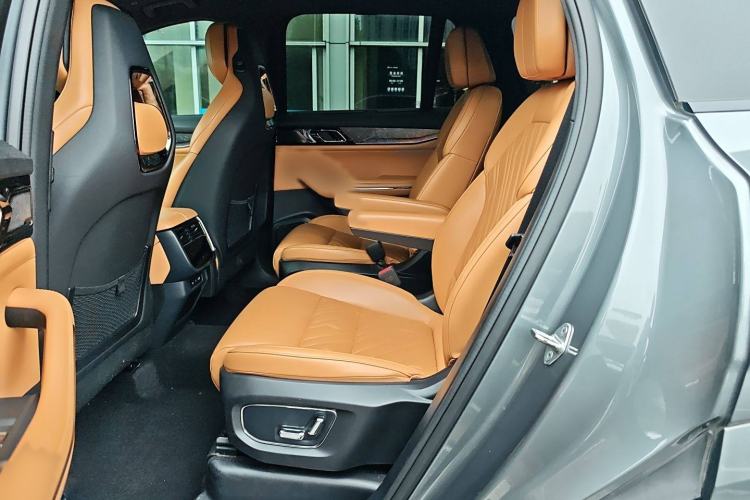 Used Lynk & Co 09 2021 2.0T Halo Six-Seater Interior 4