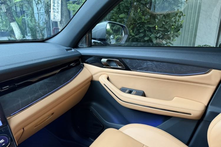 Used Lynk & Co 09 2021 2.0T Halo Seven-Seater Interior 9