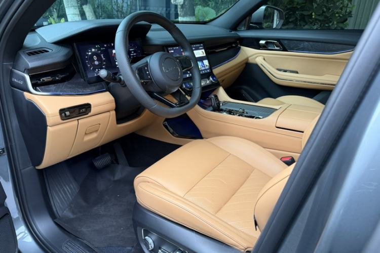 Used Lynk & Co 09 2021 2.0T Halo Seven-Seater Left Front Seat