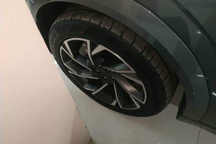 Used Lynk & Co 09 2021 2.0T Halo Seven-Seater Left Front Wheel Hub