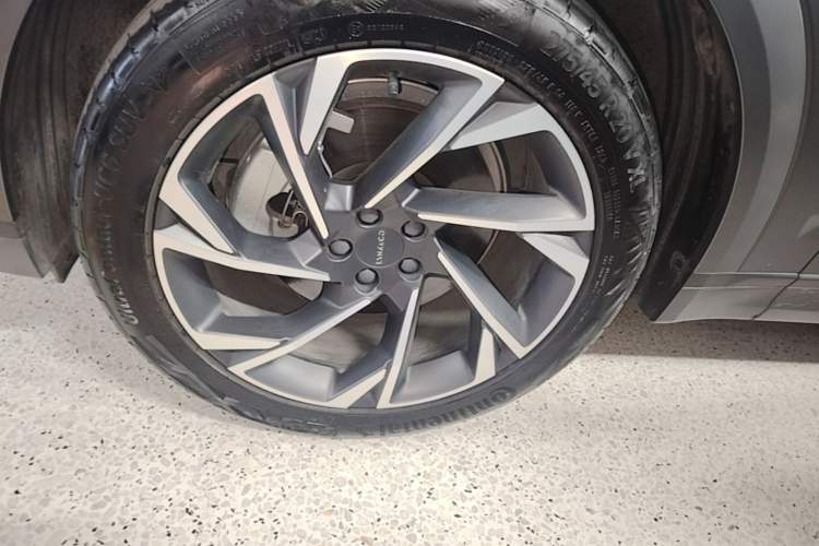 Used Lynk & Co 09 2021 2.0T Halo Six-Seater Left Front Wheel Hub