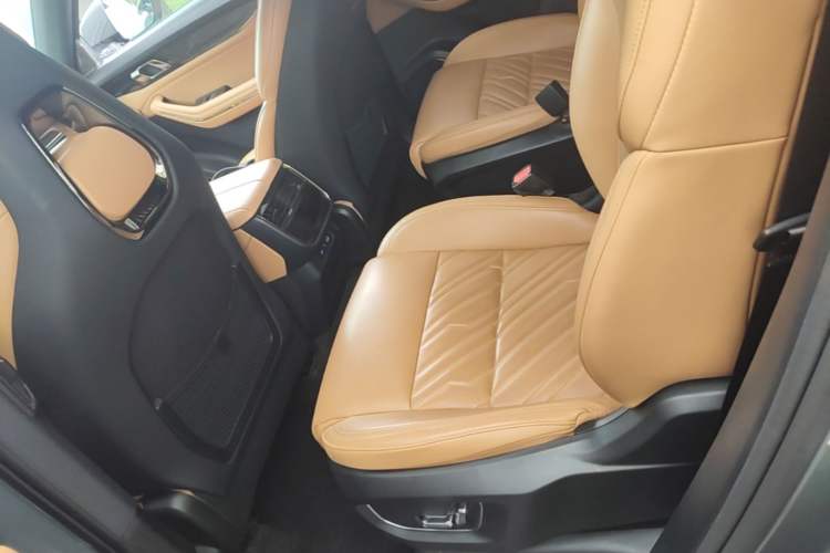 Used Lynk & Co 09 2021 2.0T Halo Six-Seater Left Rear Seat