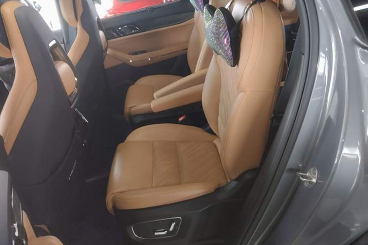 Used Lynk & Co 09 2021 2.0T Halo Six-Seater Left Rear Seat