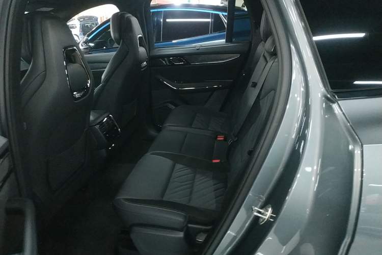 Used Lynk & Co 09 2021 2.0T Halo Seven-Seater Left Rear Seat